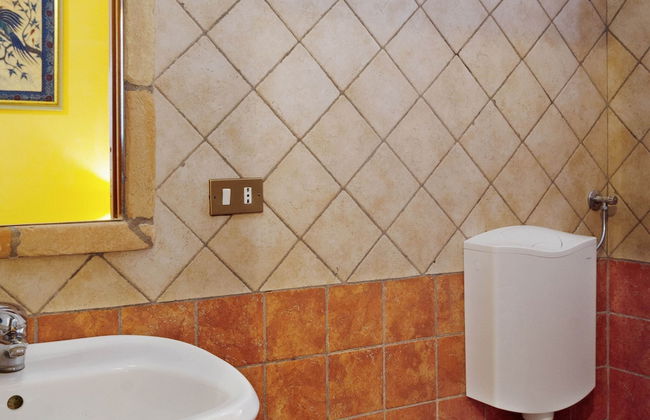 Sun-kissed Holiday Home With Swimming Pool - Photo 8