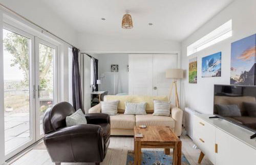 Cosy and modern 1 bedroom garden house - very dog friendly! - Photo 1