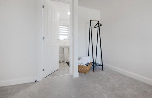 Cozy 2 Bed in Milton Keynes Free parking & WiFi - Photo 27