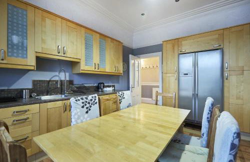 Hayy Contractor House 5 Bedroom Huddersfield Sleeps 18 - Foto 26