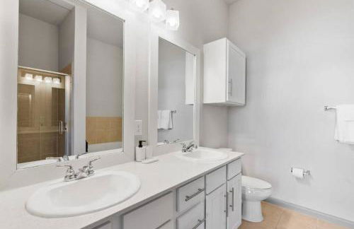 Modern Austin 2BR 2B Unit with Pool, Parking & WiFi - Photo 14