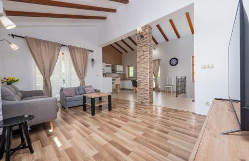 New! Holiday Home Tina with pool - Foto 19