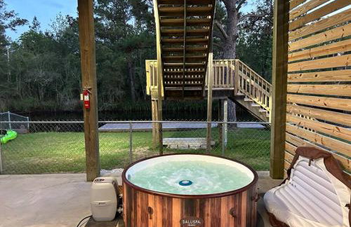 Bay Breeze Bliss-Hot Tub, Bar and Canal 5mi to Beach - Foto 37