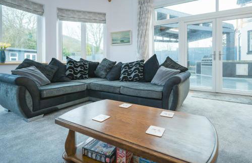 Modern 4-Bed Home Spacious & Comfortable - Pass the Keys - Foto 12