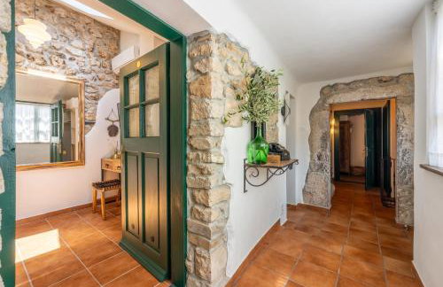 Villa Cocoon - Vacation Home with Heated Pool & Garden - Foto 24