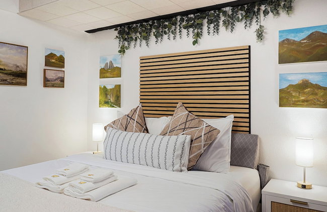 Coast PalmTree Yard 2BR Block from Beach - Photo 8