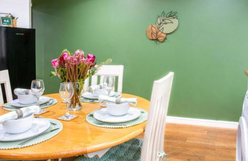 Spacious 4BR house, 2 en suites with garden & on-site parking - Foto 42