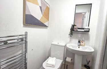 Stunning One Bed Flat at Dawe Luxury Suites - An Entire Apartment near Ely Cathedral & Train Station - The Perfect Base to Explore Ely, Cambridge, Norfolk & London - 2 Guests Max - Photo 9