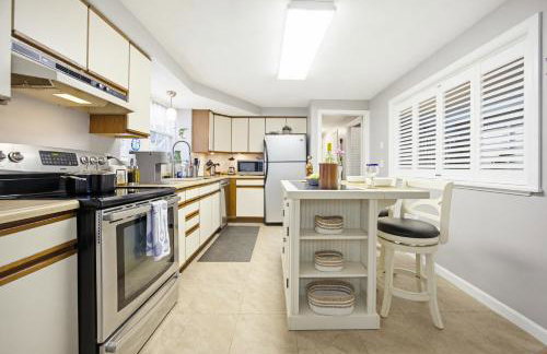 Ocean Breeze-8min Walk to Beach - Foto 14