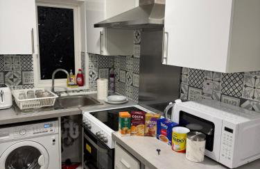 Stylish Modern Gatwick Studio, Free Parking, Free WiFi - Foto 2