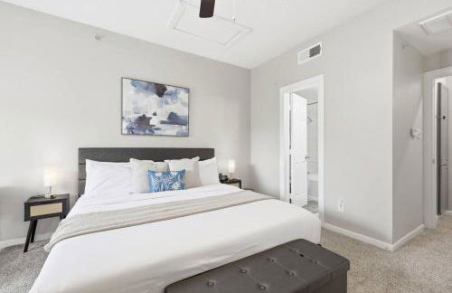 Chick modern Haven Elegant stay with modern views - Photo 11