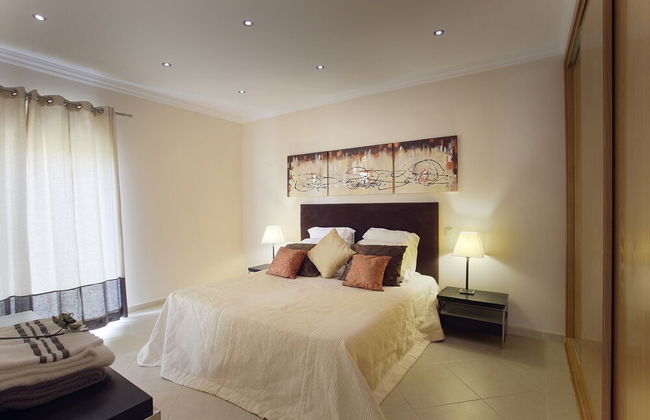 Outstanding Villa Very Well Located Near The Beach - Photo 11