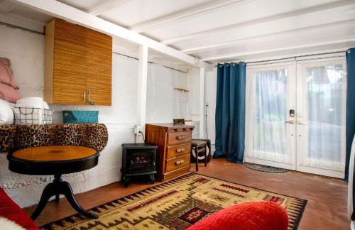 The Carriage House Chic Treetop Loft and Hot Tub - Foto 18