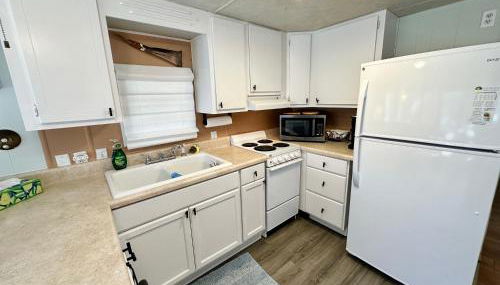 Aquahouse is an Adorable 1 Bed 1 Bath Beach Bungalow just steps from the ocean! - Foto 5