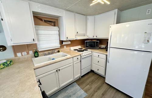 Aquahouse is an Adorable 1 Bed 1 Bath Beach Bungalow just steps from the ocean! - Foto 5