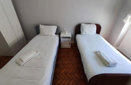 Lisbon traditional T2 with balcony in Damaia, Lisbon - Foto 12