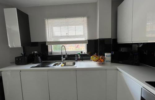 2 Double Bedroom Apartment in Edgware, London - Foto 3