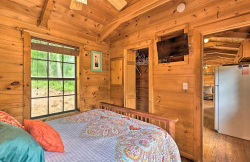 Quaint Log Cabin with Views Near West Jefferson - Foto 13
