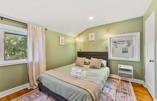 Patio Paradise Stylish 3BR Home with Gaming Room - Photo 22