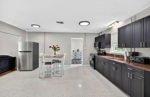 4BR Spacious Paradise - Photo 16