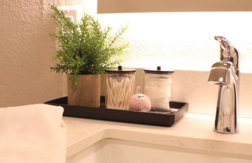 Cozy Apt, Gym, King Bds, Sectional, Near Amp - Photo 39