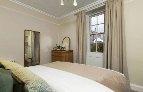 3-Bed Georgian Townhouse Next to Wellbeing Clinic - Foto 22