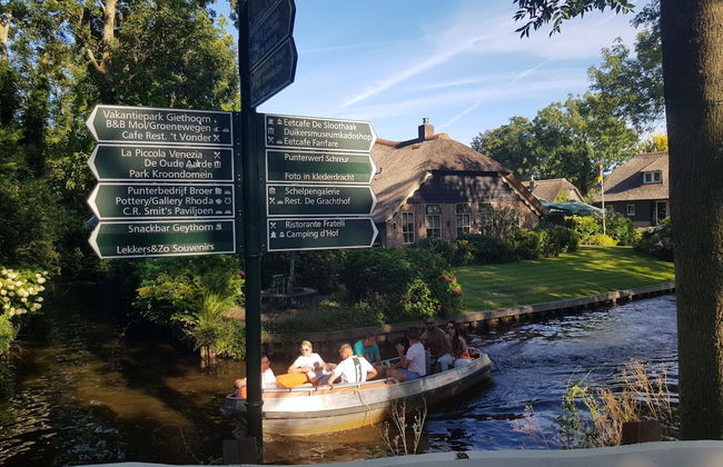 Group Home in Giethoorn With Waterside Terrace - Photo 42