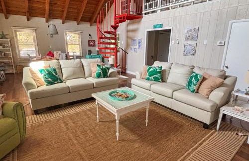 3rd-row beach cottage with ocean views, beach access, deck, & grill - Foto 28