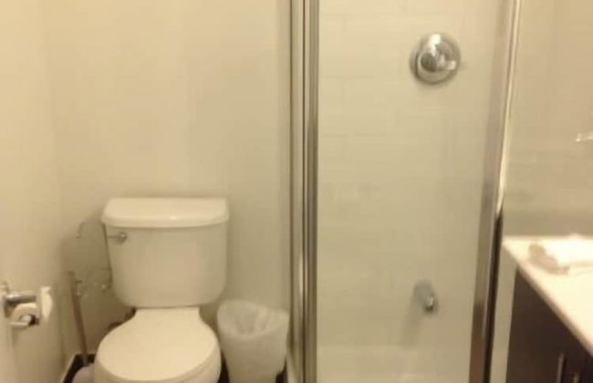 Square One Luxury Furnished Suite - Photo 9