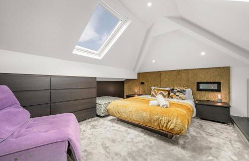 West Didsbury Retreat l Cinema l Sleeps 8 - Photo 31