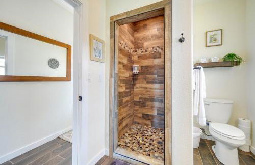 Center Point Countryside Cottage with Deck, Grill! - Photo 13