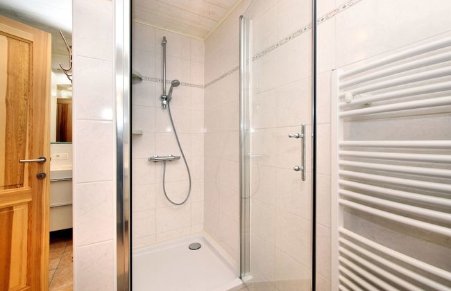 Cozy & Luxurious Chalet with Sauna, Hot Tub, Large Garden, Covered Terrace - Foto 20