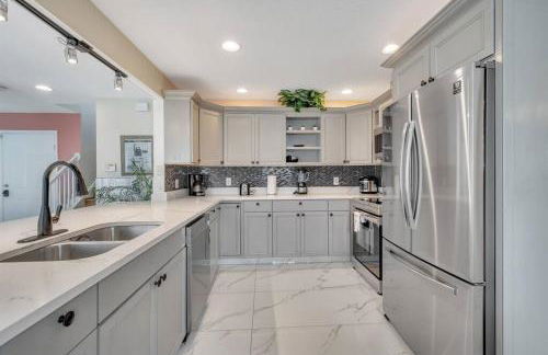 South Facing Pool, Close to Attractions, Remodeled - Foto 21