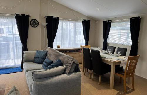 Stunning Lodge Boasting Large Decking Area At California Cliffs Ref 50008L - Foto 9