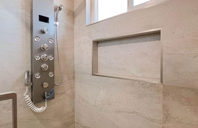 Modern Retreat With Spacious Yard Cozy Interiors - Foto 44