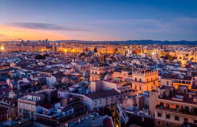 Los Angeles With 3 Bedrooms and 3 Bathrooms - Photo 27