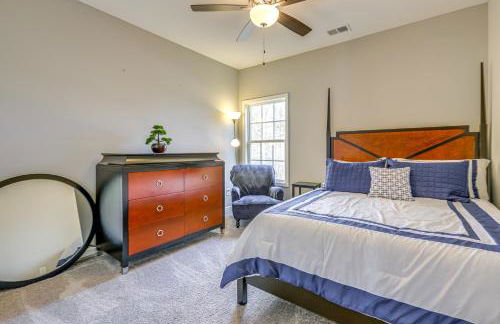 Patio with Fireplace Spacious Sharpsburg Home! - Foto 26