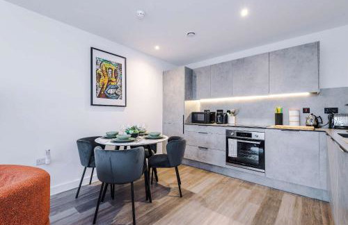 Modern 2BR Apartment in Manchester with Parking - Foto 6