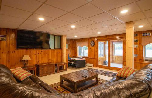 Lakefront Home with Seasonal Dock in Limerick! - Foto 3