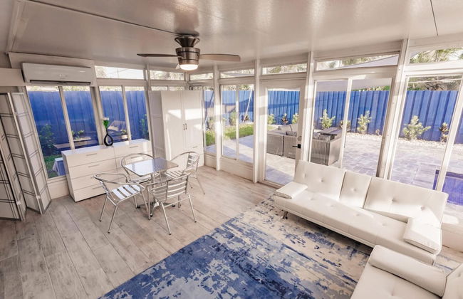 Modern Spacious Home With Pool Jacuzzi - Photo 33