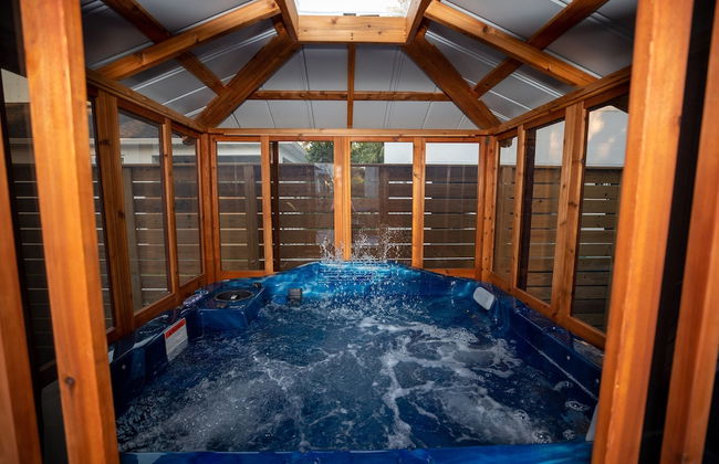 Brand New Modern Pet Friendly Zen Home W/ Private Home Theater & Hot Tub! 2 Bedroom Home by RedAwning - Photo 43