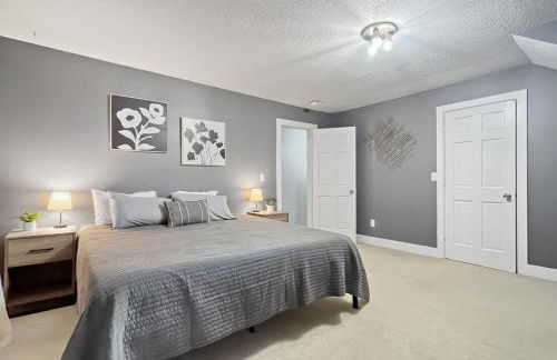 2BR Family Charmer Duplex near Drake - Foto 14