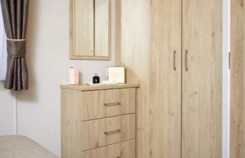 Elegant 2 Bed 1 and Half Bath Caravan in Holiday Resort Village - Photo 3