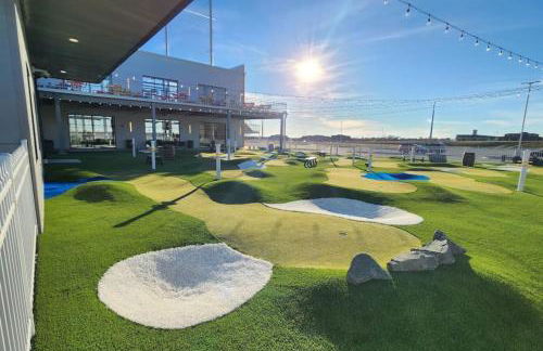 Mid-Century Style And Class In Quiet NE Location - Foto 45