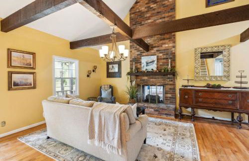 Exquisite 5-BR Estate on 7 Acres with Private Pond - Foto 11