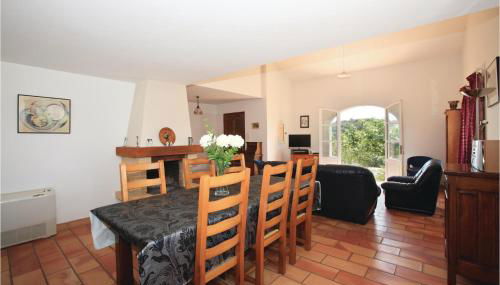 4 Bedroom Awesome Home In Roquebrun - Foto 4