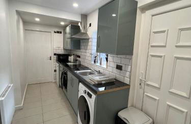 Florence House - 3 Twin Bedroom House 3 Showers 2 Ensuites Plus Walk-in Wetroom Garden Fast Wi-Fi J1-M5 on Doorstep Weekly Stays ok Contractor Accommodation Another Best-in-Class - Foto 6