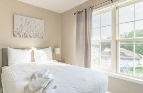 Minutes to Benning Two-Story Oasis Benning Bliss - Foto 1