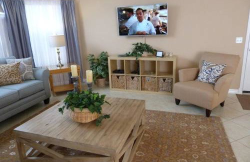 NEAR DIS & Sleeps 10! TWO King Master BR Suites, Bunks For The Kids, Private Patio, NO Steps, Pool, LOW Rates! - Foto 72