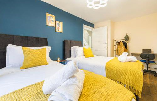 Casa Lana - Spacious and Stylish 4-Bed Home Near Gatwick with Free Parking - Foto 15